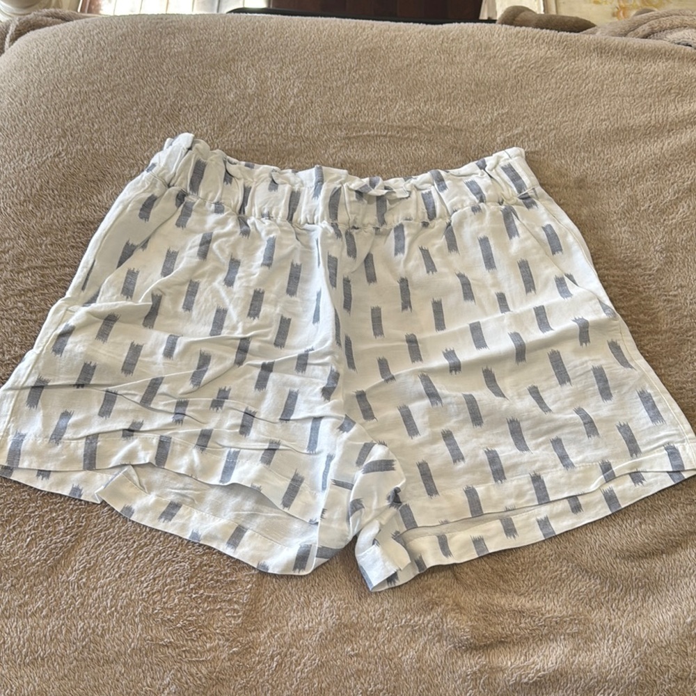 Loft Woman’s Lightweight Pull-on Shorts‎